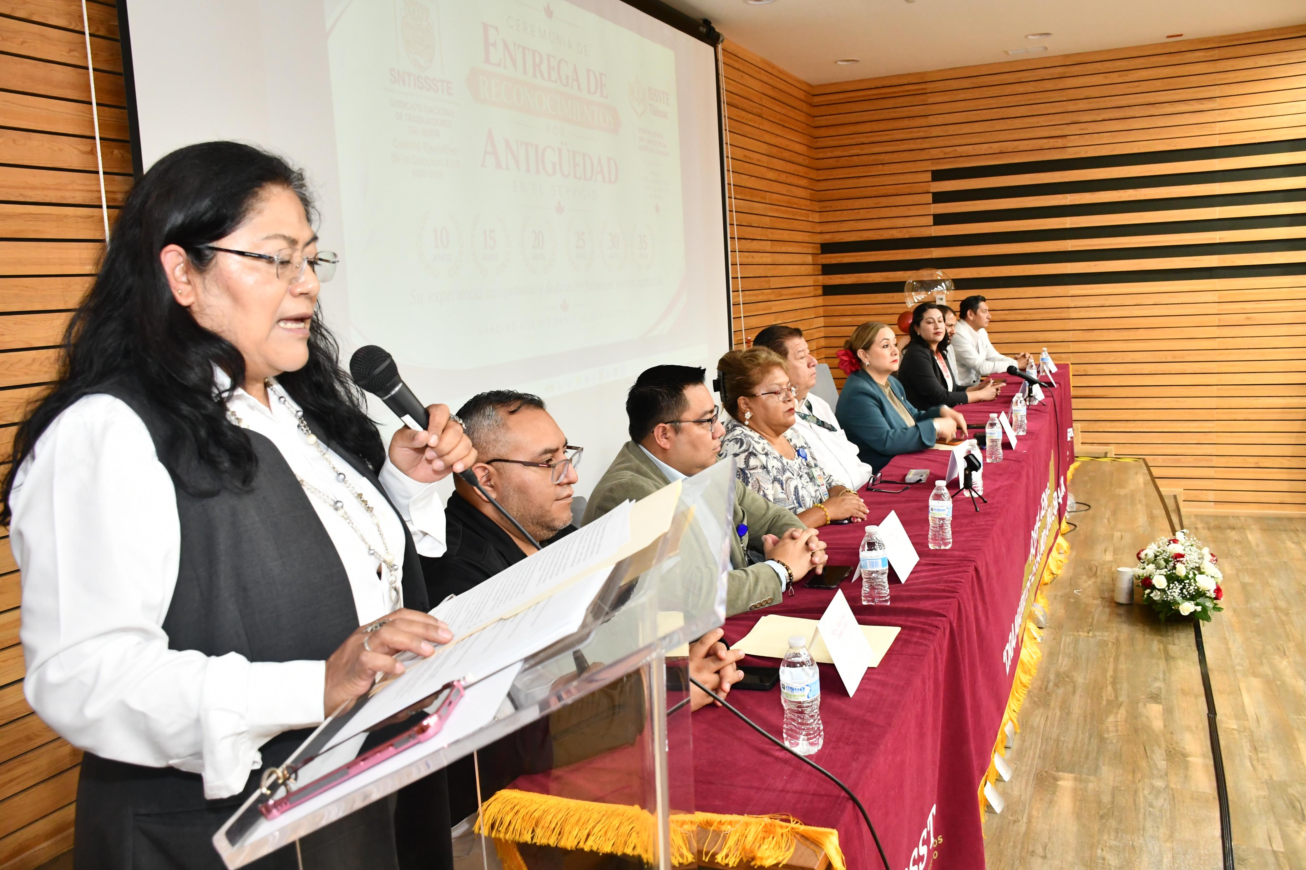 Entrega de Reconocimientos por Años de Servicio en el HG "Dra. Matilde Petra Montoya Lafragua" 